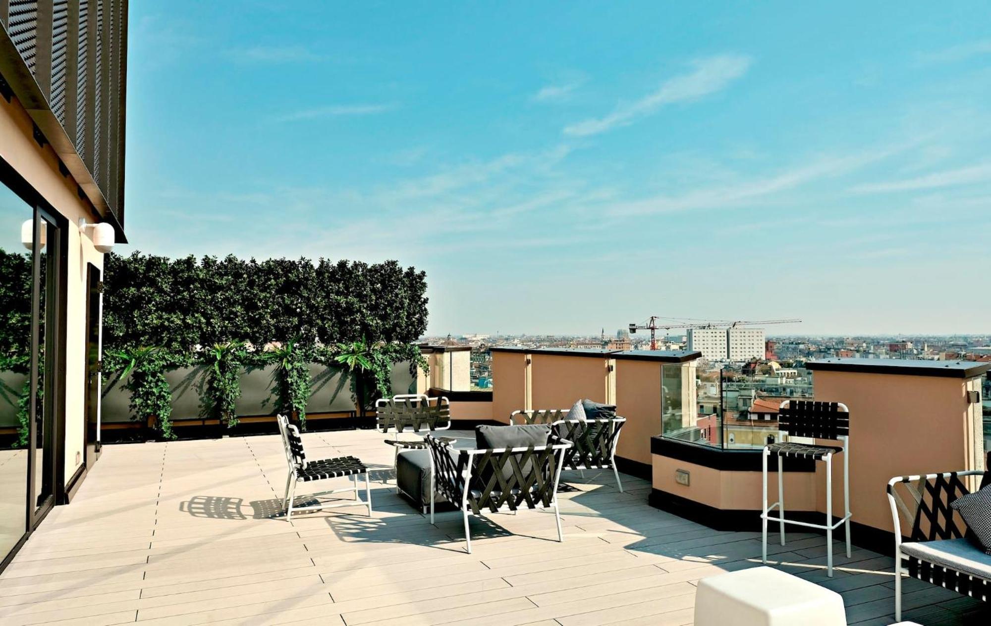 San Babila Central Tower With Panoramic Terrace Overlooking Duomo By Rentopolis Milão Exterior foto