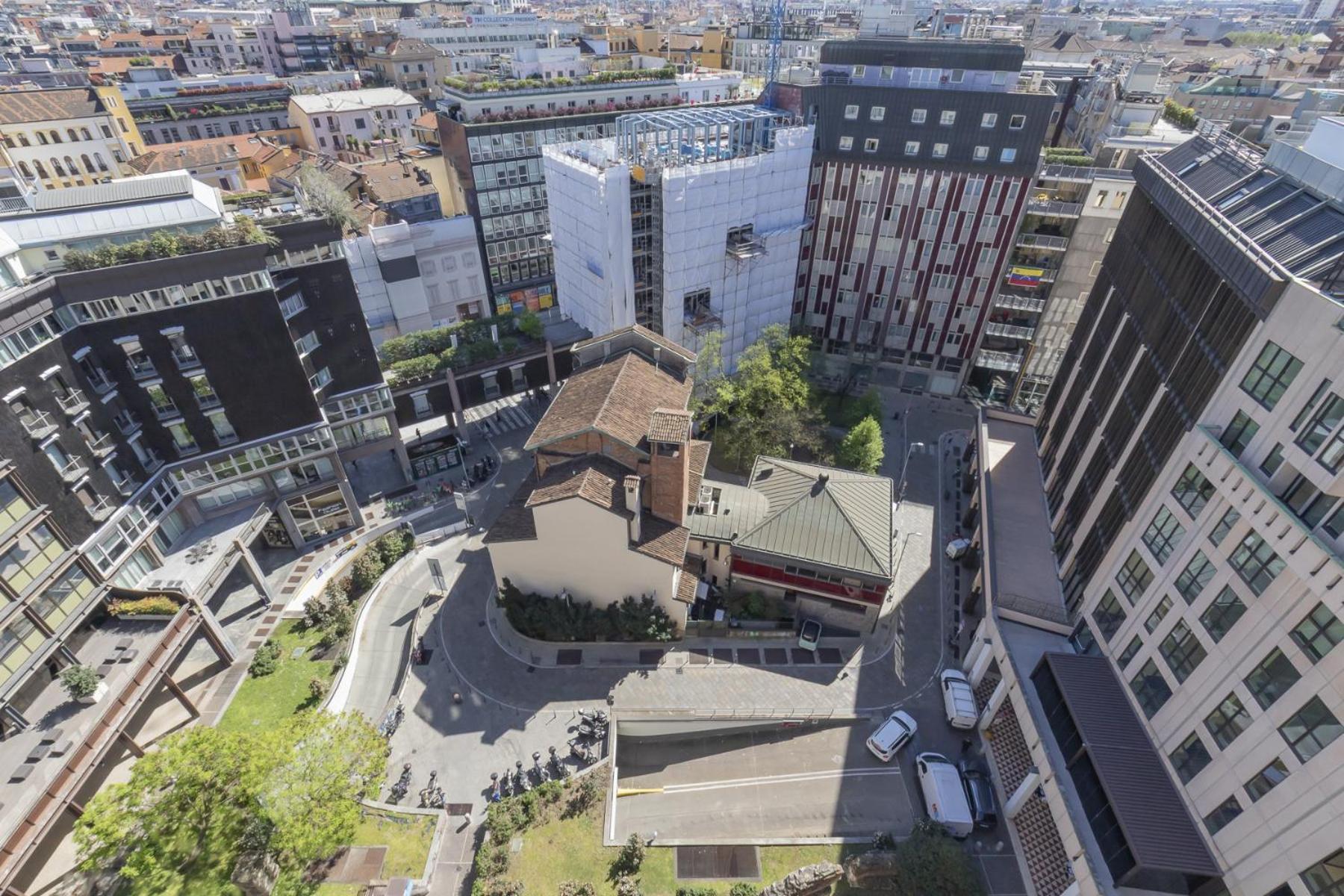 San Babila Central Tower With Panoramic Terrace Overlooking Duomo By Rentopolis Milão Exterior foto