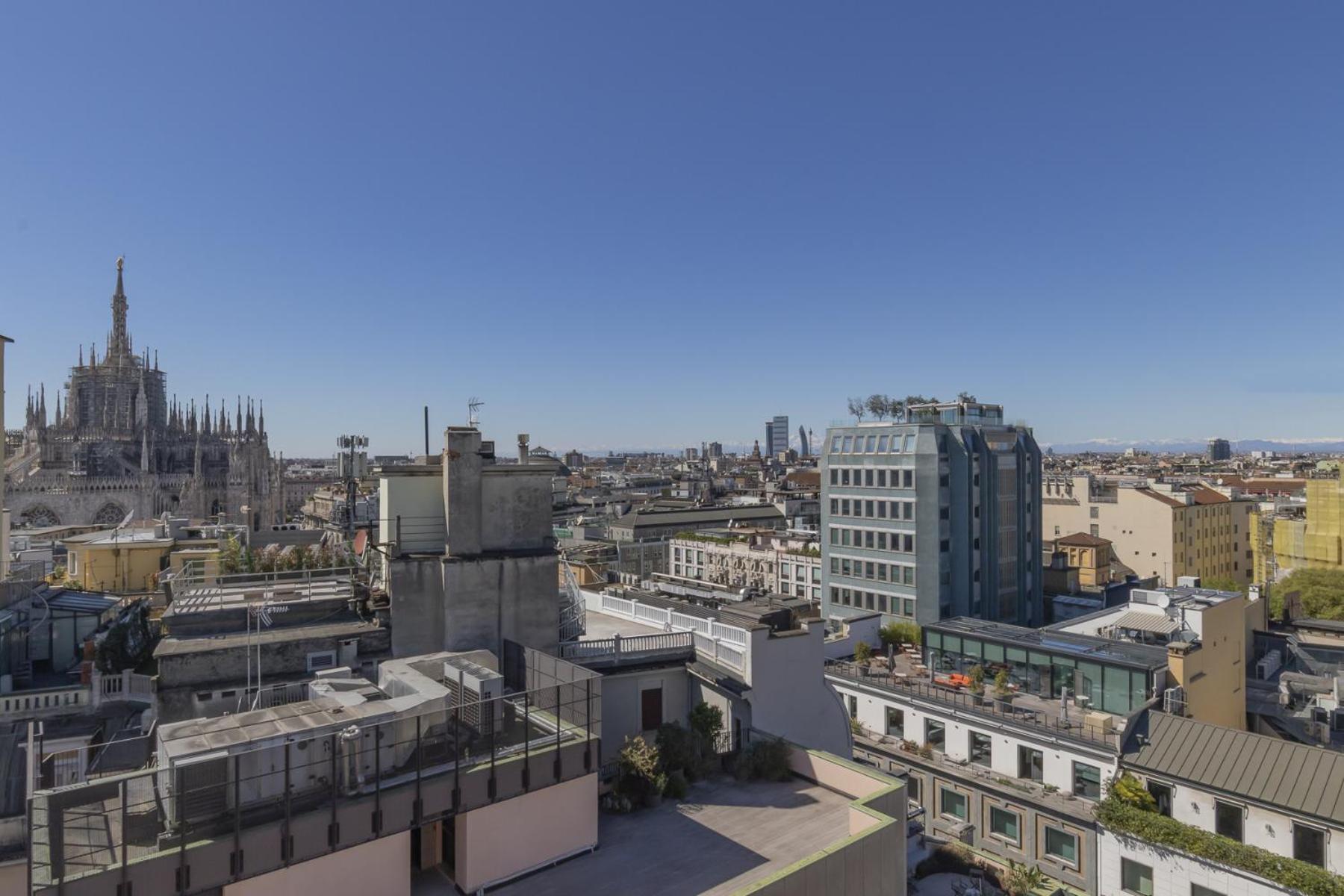 San Babila Central Tower With Panoramic Terrace Overlooking Duomo By Rentopolis Milão Exterior foto
