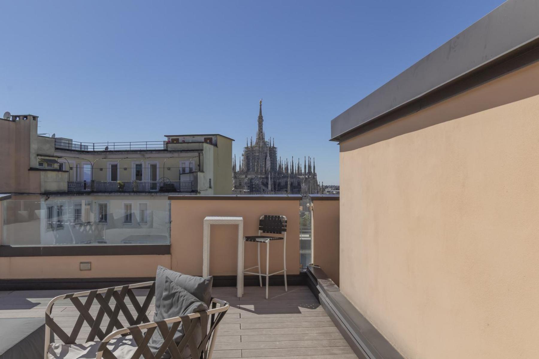 San Babila Central Tower With Panoramic Terrace Overlooking Duomo By Rentopolis Milão Exterior foto