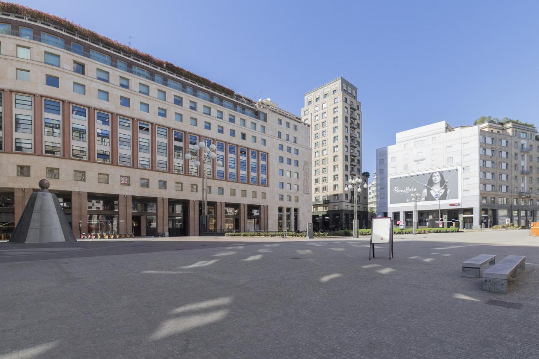 San Babila Central Tower With Panoramic Terrace Overlooking Duomo By Rentopolis Milão Exterior foto